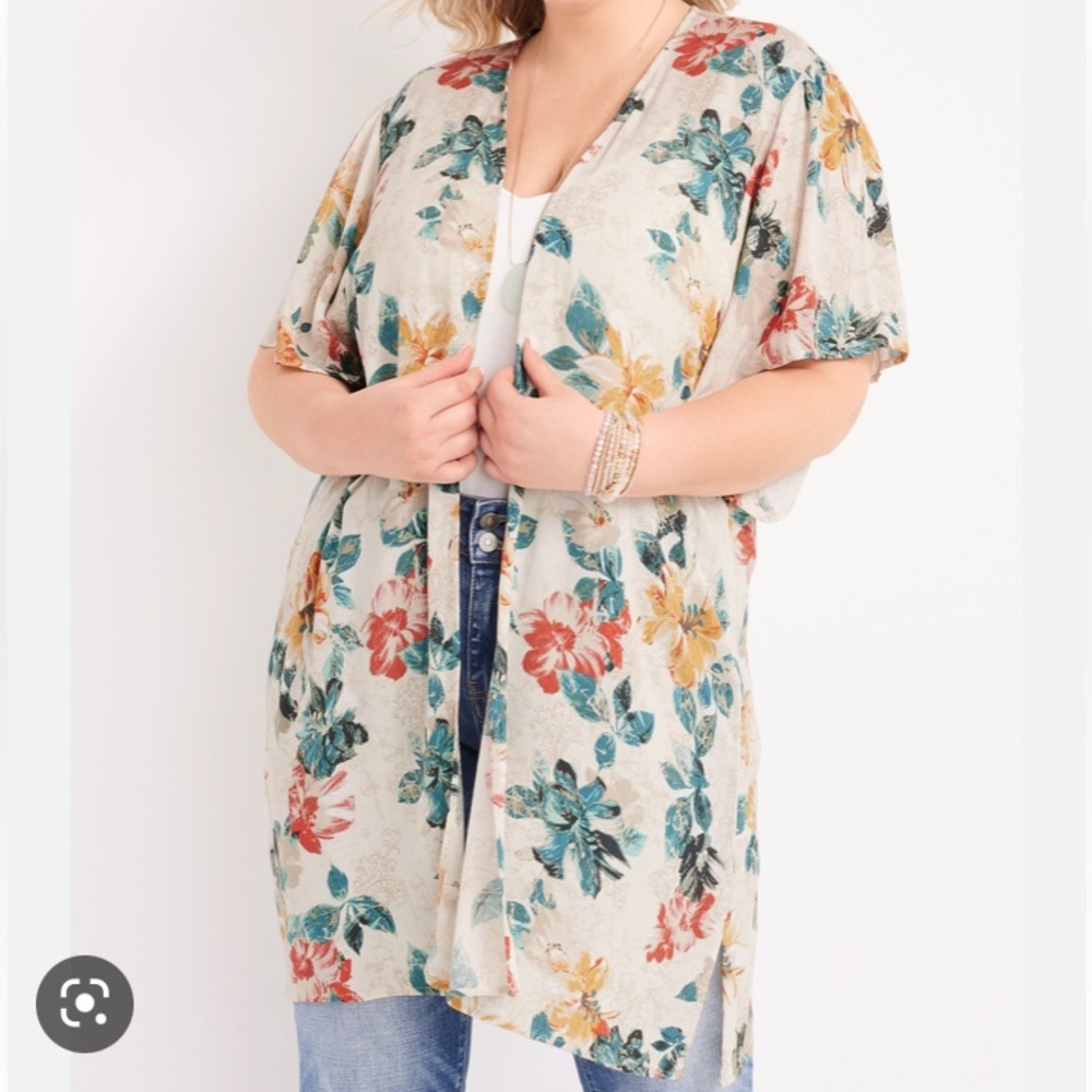 ⭐️SOLD⭐️ Maurice’s Floral Print Kimono